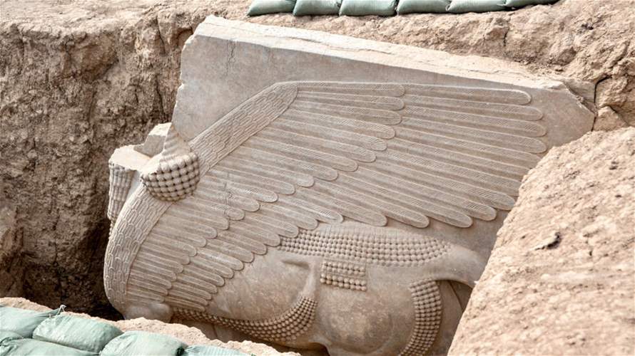 "تفاصيله مذهلة"... اكتشاف ثور مجنّح يعود للقرن الثامن قبل الميلاد في بلدٍ عربيٍ (فيديو)