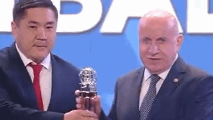 الاتحاد اللبناني لكرة القدم يتوّج بجائزة من الفئة الماسية لأفضل اتحاد وطني (فيديو)