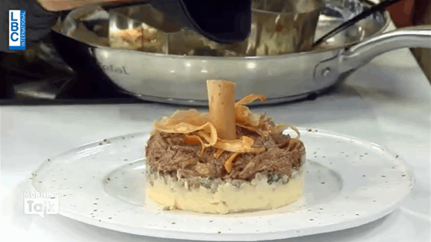 إليكم طريقة تحضير طبق "موزات الغنم مع البطاطا بوريه" على طريقة الشيف حنا طويل (فيديو) 