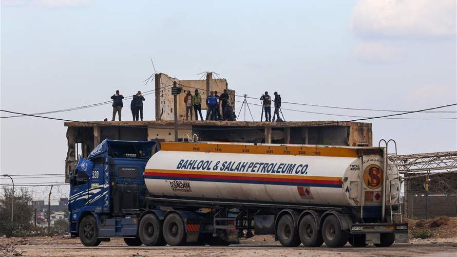 Crossing Authority: 17 thousand liters of fuel enters Gaza for the benefit of the communications company 