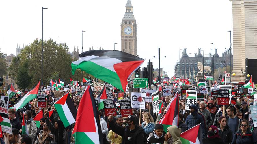 Thousands of people protest in UK to support Palestine