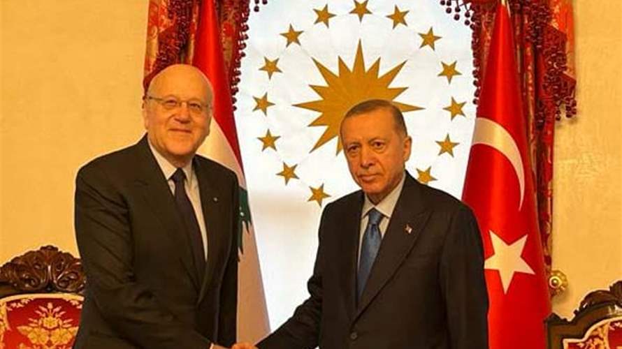 لقاء يجمع الرئيس التركي رجب طيب إردوغان ورئيس الحكومة نجيب ميقاتي في مكتب رئاسة الجمهورية في قصر دولمه بهجه في إسطنبول