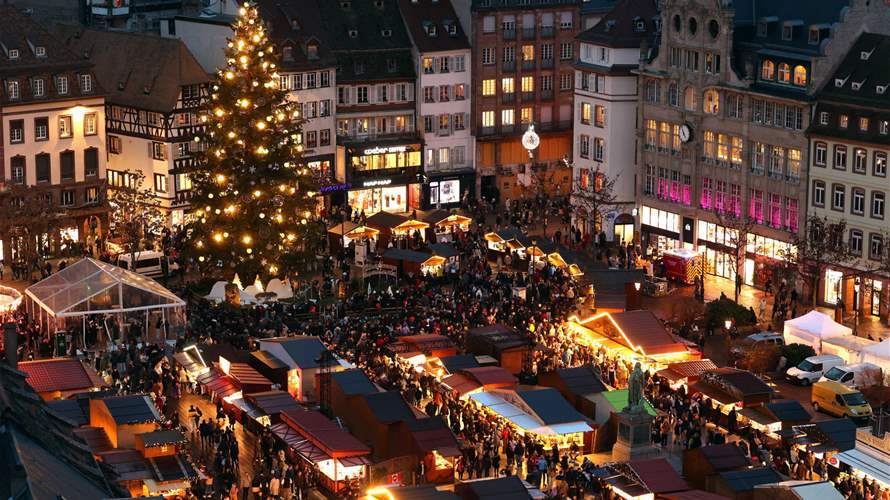 الاحتفالات الميلادية في ستراسبورغ بدأت… شجرة عملاقة وسوق تقليديّ