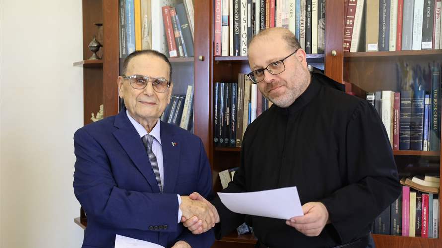 اتفاقية تعاون بين المؤرخ د. أنطوان بطرس الخويري ومركز فينيكس للدراسات اللبنانية في جامعة الروح القدس