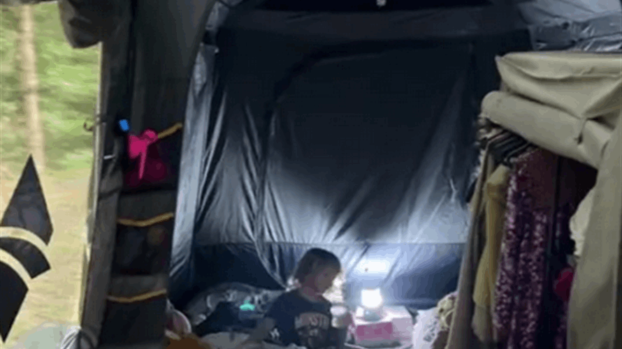امرأة تخلّصت من ممتلكاتها لتعيش في خيمة مع أطفالها!