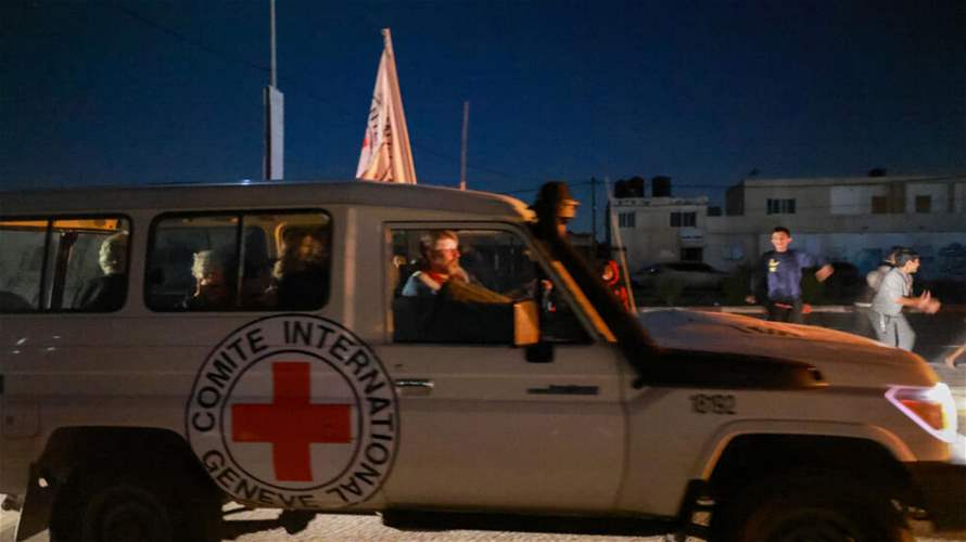 الصليب الأحمر يتسلم رهائن أفرجت عنهم حماس في قطاع غزة