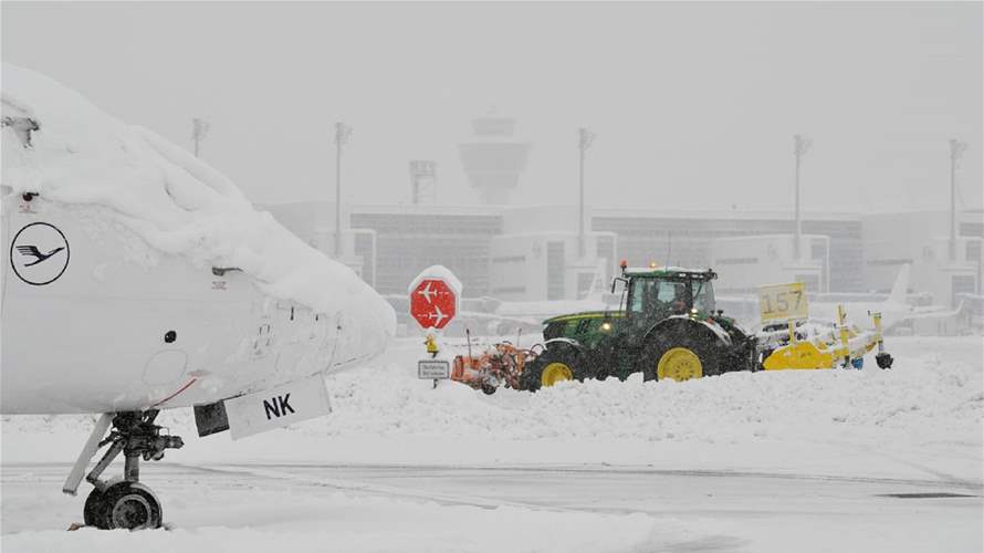استئناف الملاحة الجوية في ميونيخ واضطراب مستمر في القطارات بعد تساقط الثلوج