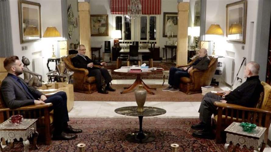 Jumblatt's meeting with Hezbollah delegation: Delving into Resolution 1701 and military leadership