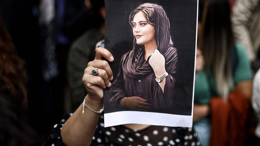 تكريم مهسا اميني "رمز الحرية"بعد وفاتها خلال مراسم منحها جائزة ساخاروف 