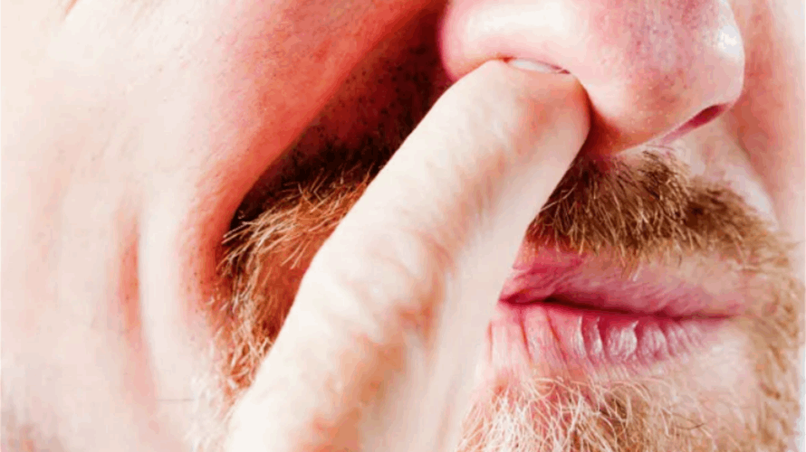 هل يسبب تنظيف الأنف بالإصبع  احتمال الاصابة بمرض الزهايمر؟!