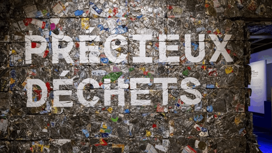 إعادة استخدام النفايات تبرز في أعمال فنية يحتضنها معرض في باريس