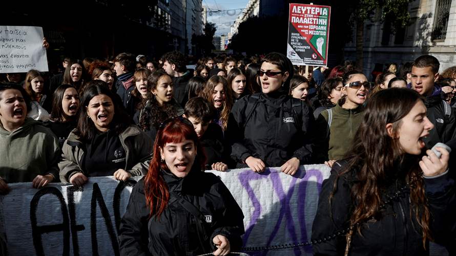 Greek students protest government plan for private universities