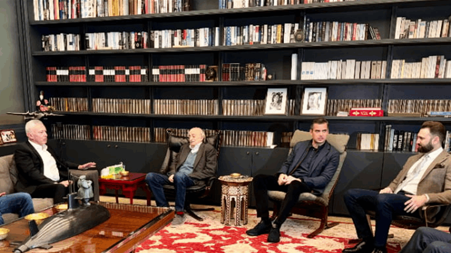 الرئيس السابق للحزب التقدمي الإشتراكي وليد جنبلاط يستقبل رئيس تيار المردة سليمان فرنجية في كليمنصو