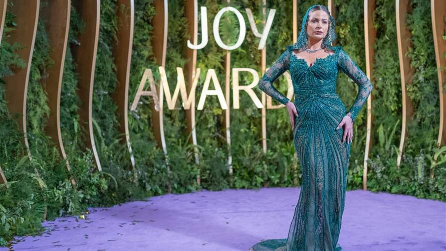 باميلا الكيك تتألق بالأخضر خلال حفل Joy Awards 2024 ... وهذا ما قالته بعد فوز كريستال بجائزة المسلسل المفضّل! (فيديو)