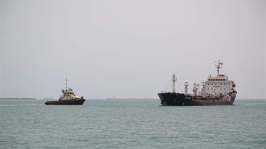 Ambrey: Exchange of gunfire between cargo ship and small boat in Oman