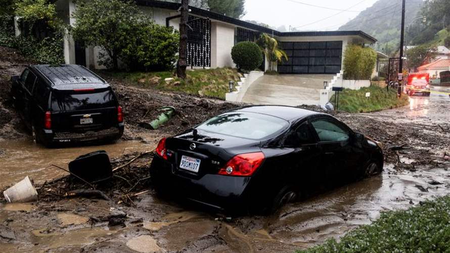 عاصفة في كاليفورنيا تتسبب بفيضانات وانهيارات طينية وانقطاع الكهرباء