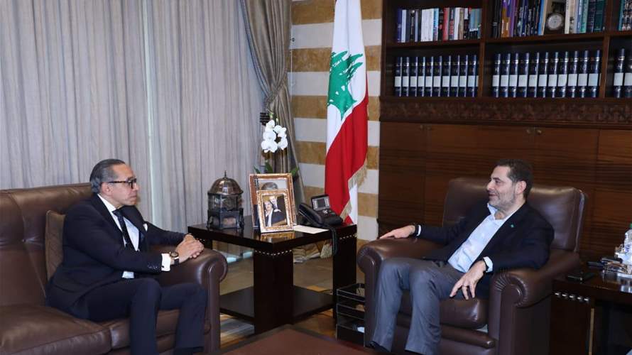 سبل إنهاء الفراغ الرئاسي بين الحريري والسفير المصري 