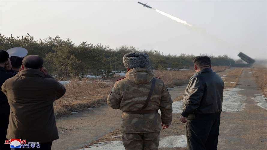 زعيم كوريا الشمالية يشرف على اختبار صاروخ جديد لتعزيز أمن الحدود البحرية لبلاده