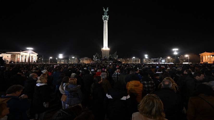في المجر... استقالة جديدة وعشرات آلاف المتظاهرين في بودابست اثر فضيحة عفو مثير للجدل