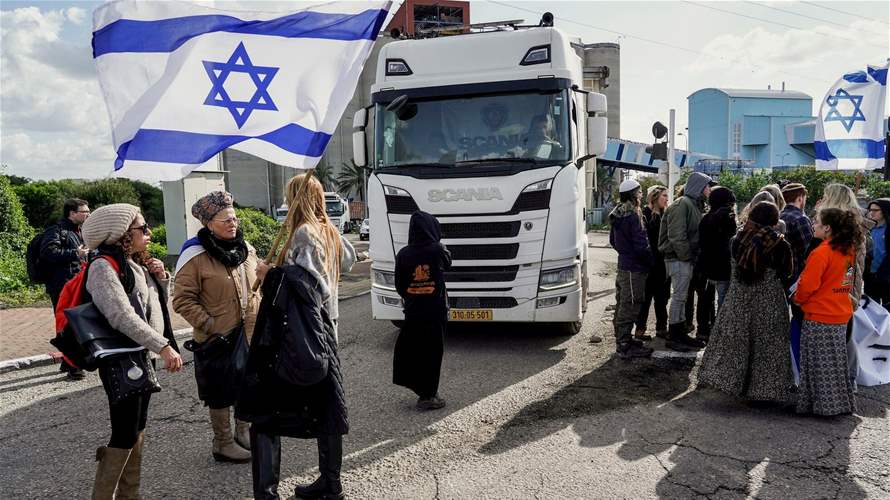 Israeli protesters prevent aid trucks from reaching Gaza