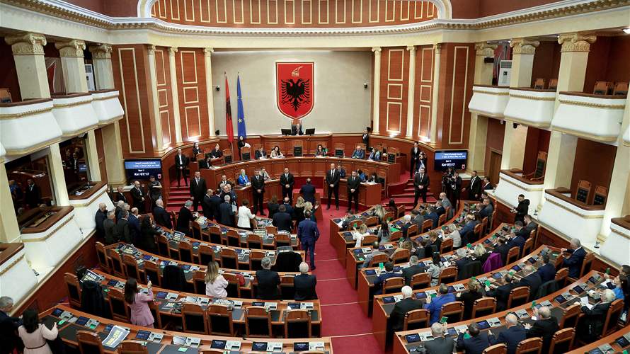 البرلمان الألباني يقر اتفاقية الهجرة مع إيطاليا رغم الجدل