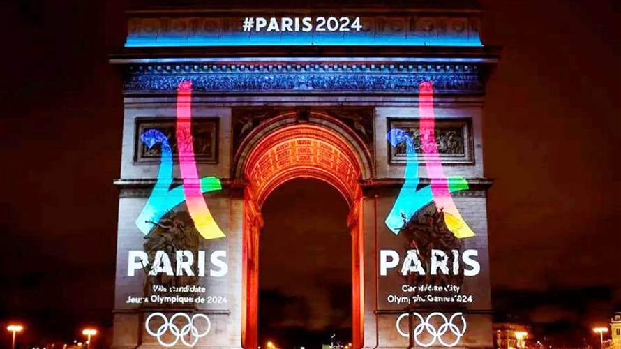 قبل شهر من الأولمبياد... عرض مشترك نادر في باريس لتشكيلات مصممين بارزين