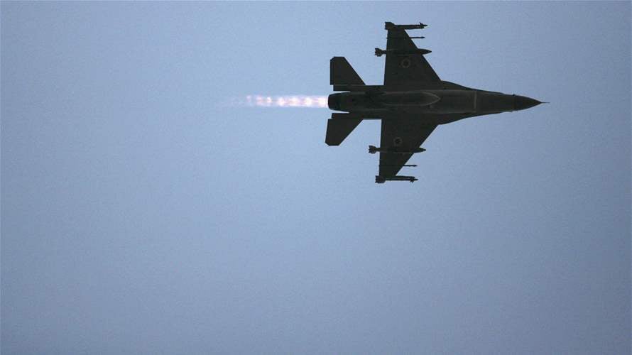 Israeli warplanes fly heavily over the border area in southern Lebanon
