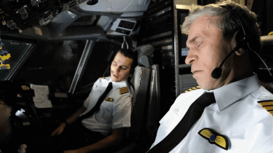 طيار ومساعده ينامان خلال رحلة جوية لمدة 28 دقيقة... إليكم ما حصل في تلك الأثناء! 