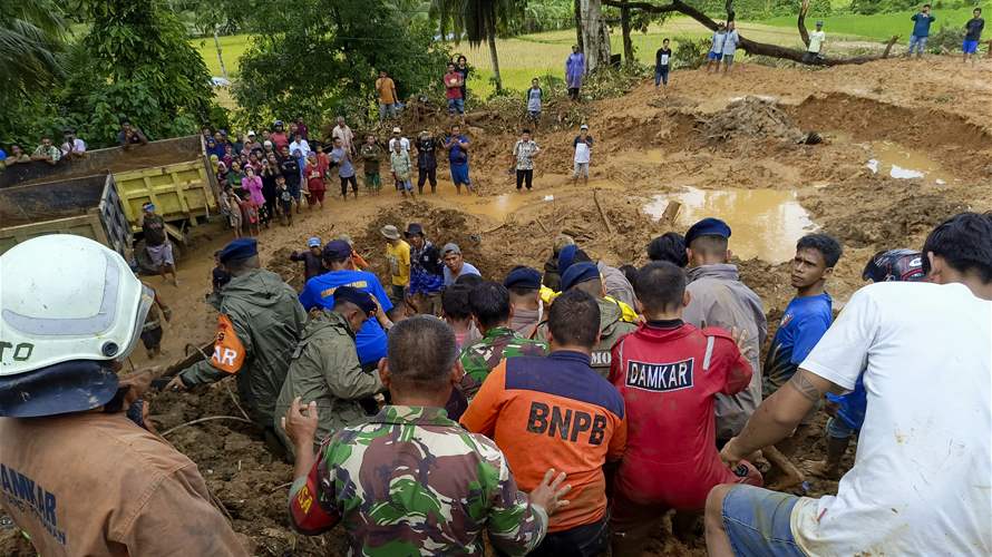 ارتفاع حصيلة القتلى جراء الفيضانات بجزيرة سومطرة الإندونيسية 