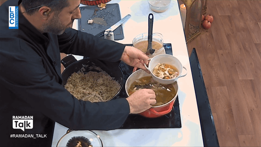 شوربة الدجاج و"الرز ع دجاج" في رمضان... إليكم طريقة الشيف حنا طويل (فيديو) 