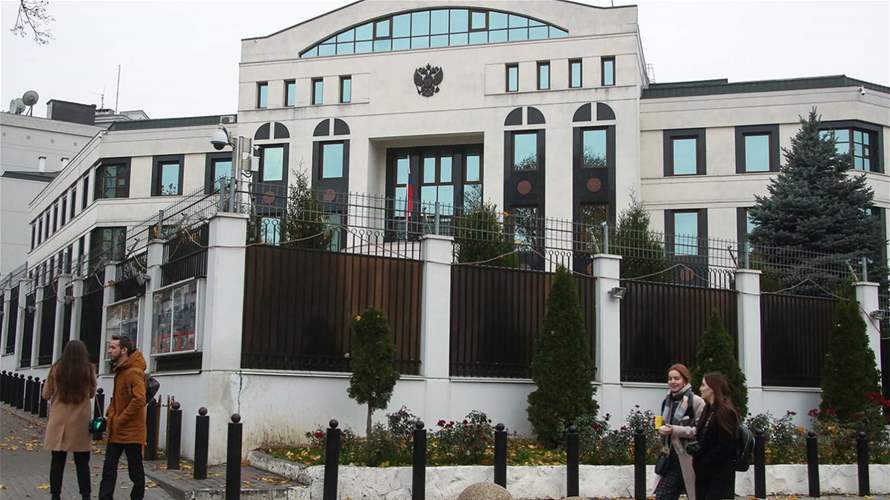 توقيف شخص ألقى عبوتين حارقتين على السفارة الروسية في مولدافيا