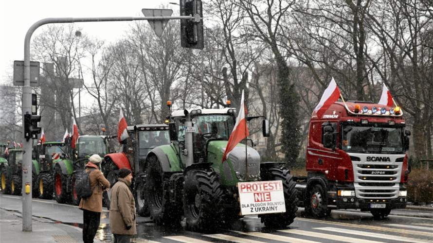 المزارعون في بولندا يغلقون الطرق عبر البلاد أمام الواردات الأوكرانية