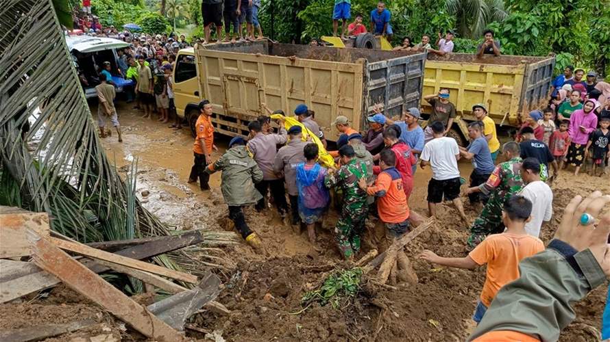 فقدان تسعة أشخاص اثر انزلاق تربة وفيضانات في جزيرة جاوا