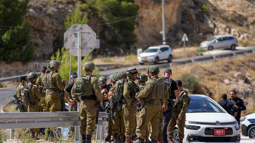 Gunman opens fire on vehicles in West Bank, wounding three