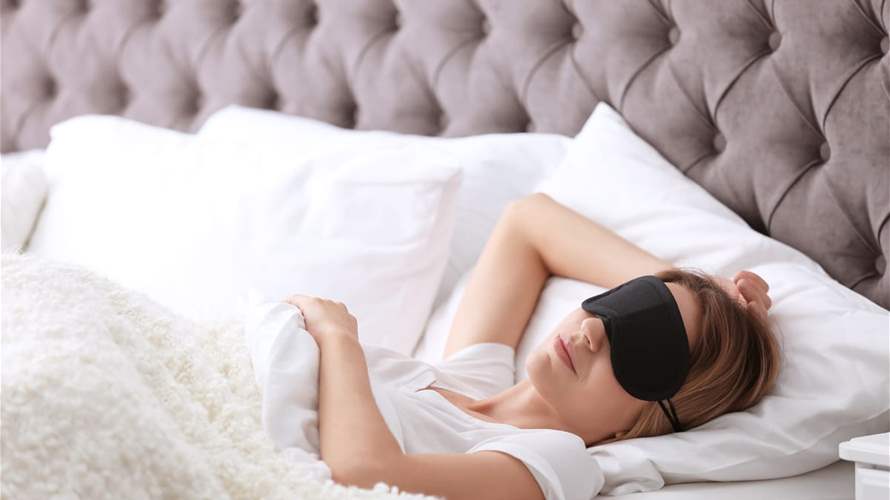 هل تعلمون أن ترك الستائر مفتوحة أثناء النوم ليلًا قد يؤدي إلى عواقب صحية خطيرة؟ هذا ما كشفه الخبراء