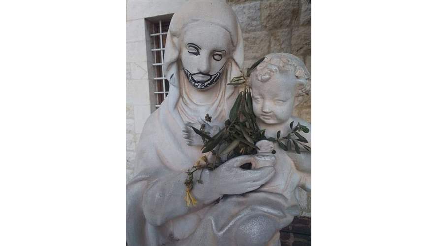 تشويه تمثال السيدة العذراء في زوق مكايل (صورة)