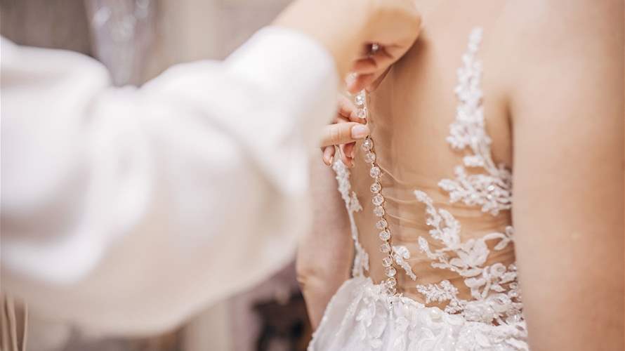 عروس ترفض ارتداء فستان زفاف من تصميم أختها... ماذا حصل؟