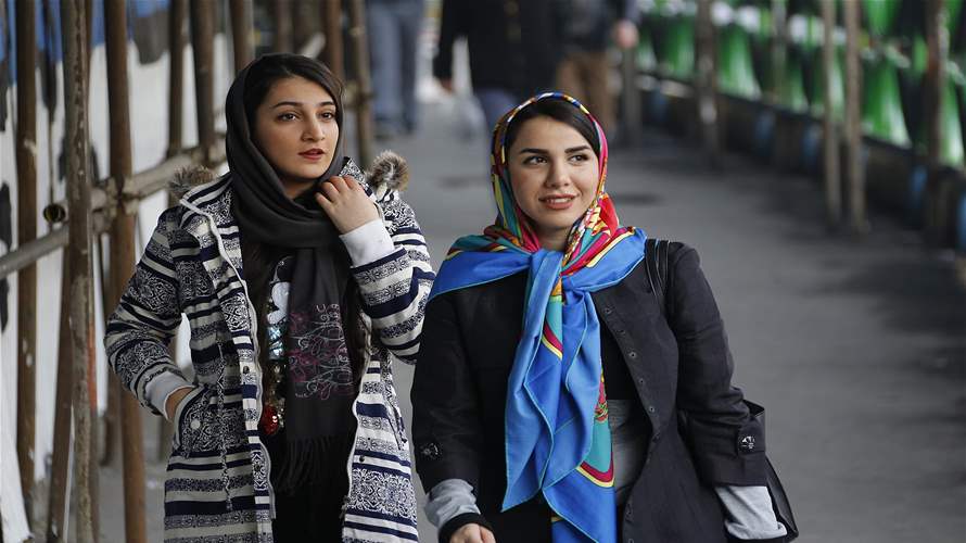 الشرطة الإيرانية تشدد رقابتها على التزام النساء الحجاب