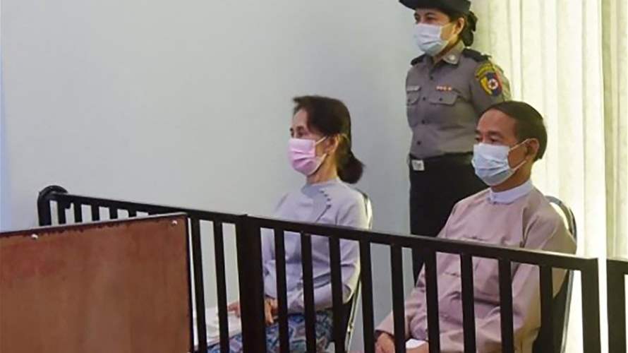 نقل الزعيمة البورمية أونغ سانغ سو تشي من السجن إلى منزل
