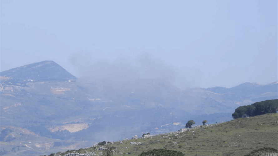 غارة اسرائيلية على المنطقة الواقعة بين العيشية والوازعية في جبل الريحان بالقرب من مكان سقوط الطائرة المسيرة هرمز الذي أسقطها حزب الله ليل أمس
