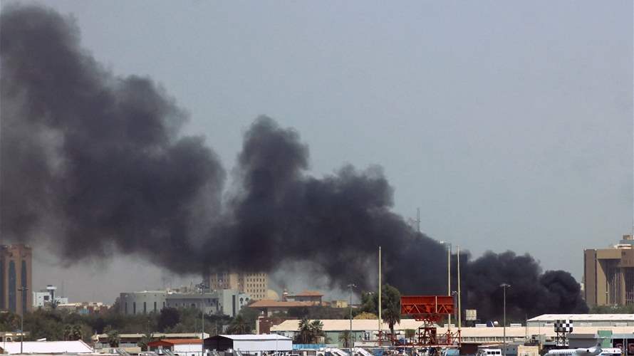 Roadside explosion kills six workers on outskirts of Somali capital