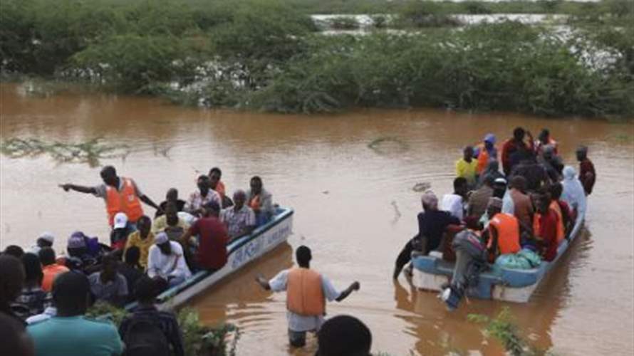 مقتل المئات جراء فيضانات وانهيارات أرضية في كينيا