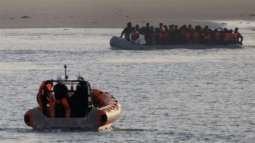 فرنسا تنقذ 66 مهاجراً أثناء محاولتهم عبور القناة إلى بريطانيا