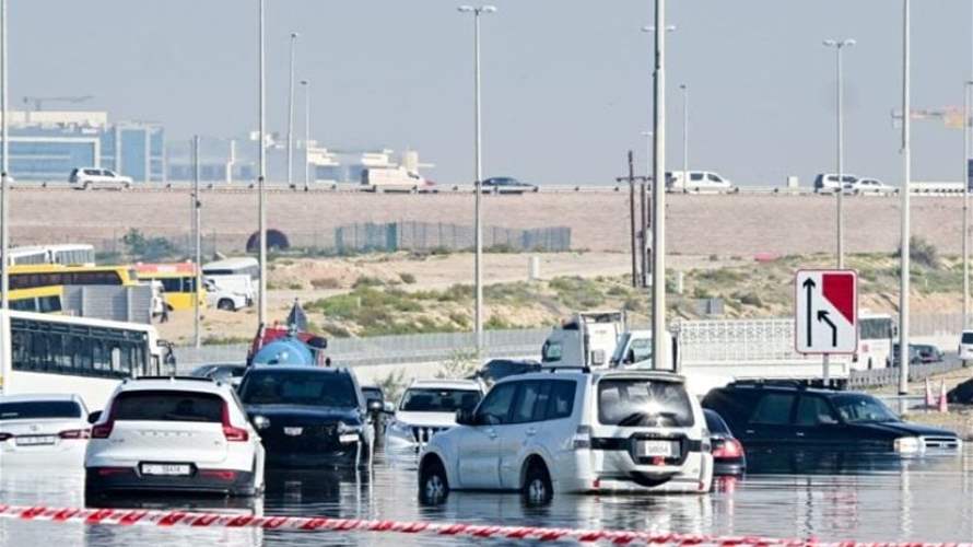 الأمطار تغلق مدارس وشركات مجددًا في الإمارات وتتسبب باضطراب حركة مطار دبي