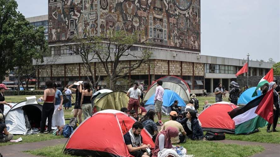 طلاب مؤيدون للفلسطينيين ينصبون خياماً أمام أكبر جامعة في المكسيك  