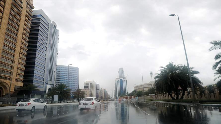 للمرة الثانية على التوالي... الأمطار الغزيرة تغلق المدارس والشركات في الإمارات 
