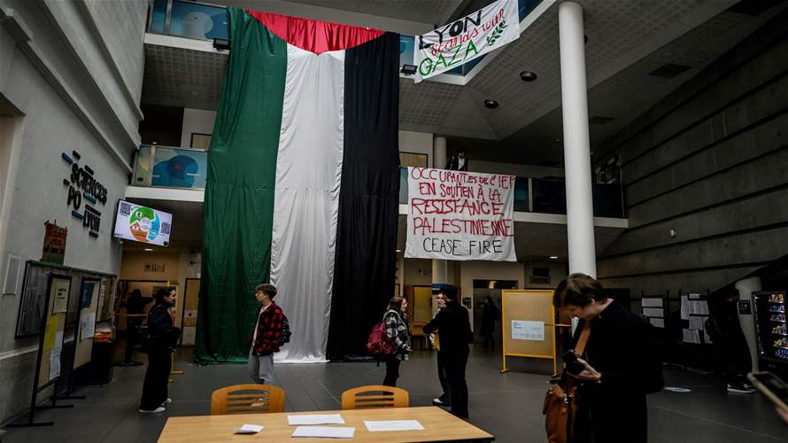 الشرطة تدخل جامعة سيانس بو في باريس حيث يعتصم طلاب دعما لغزة