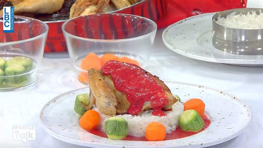 طبق الدجاج مع التوت البري وسلطة الهليون المميزة على طريقة الشيف فادي زغيب! (فيديو)