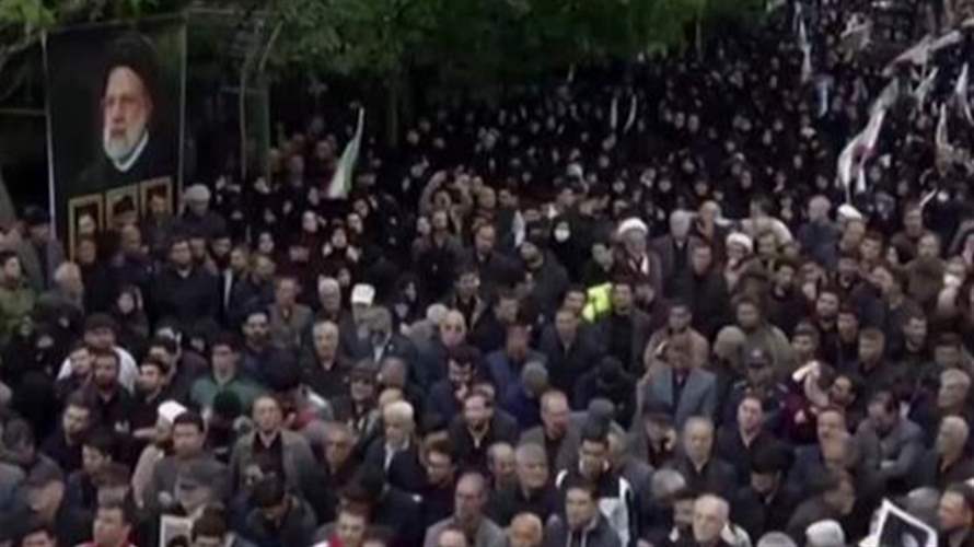 الآلاف يشيّعون الرئيس الإيراني ووزير خارجيته في شوارع تبريز
