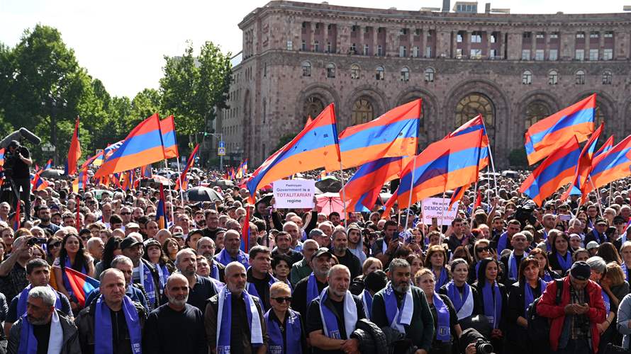 الآلاف يتظاهرون في أرمينيا ضد تسليم أراض إلى أذربيجان